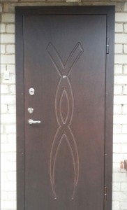 Šarvo durys su Okume Plokštę